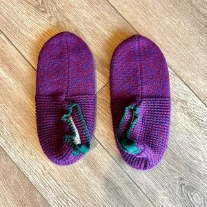 New Never Worn Bombas Gripper Slippers
